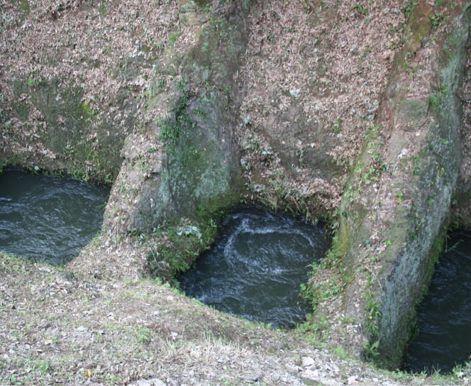 「うず巻き」で、水底の火山灰をかき出せ！